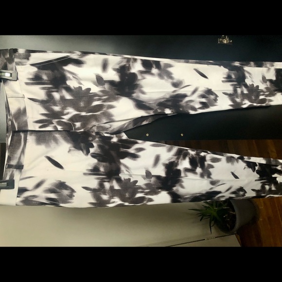 Banana Republic pants in ink spots print. - Picture 4 of 5